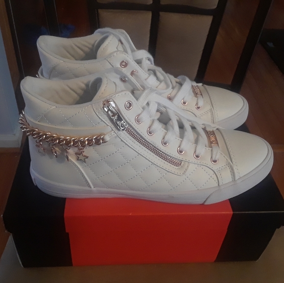 Guess Shoes - GUESS white sneakers/ shoes